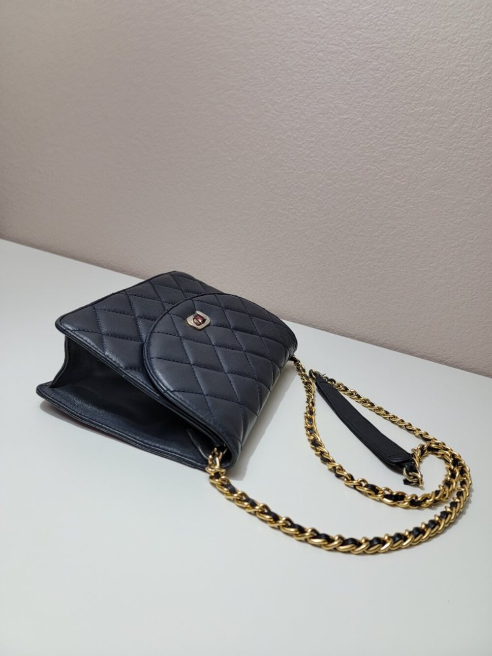 Giani Bernini Navy Quilted Leather Flap Crossbody Bag Gold Chain Strap Purse - Picture 8 of 12